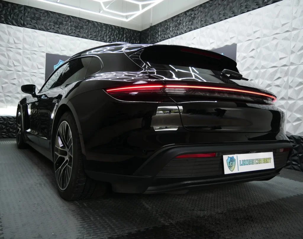 LCR Porsche Taycan Sport Turismo Elektroauto Luxusfahrzeug mieten Auto mieten Luxury Car Rent Tirol Autovermietung Autokauf